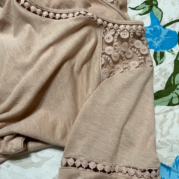 Adorable taupe top size Lg. - Picture 2 of 5